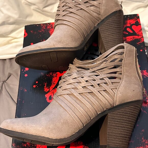 Fergalicious by Fergie Weaver, Doe Ankle Boots - Picture 5 of 6